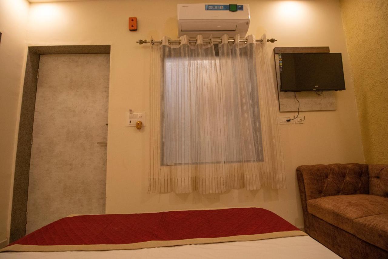 Hotel Aayat Palace Dźajpur Zewnętrze zdjęcie